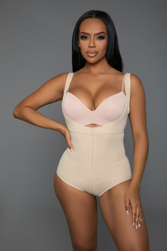 Your ultimate solution for a flawless, streamlined look under any outfit. Designed for those seeking both support and sophistication, this bodysuit shapewear combines innovative fabric technology with practical design elements to enhance your natural contours while providing unmatched comfort. Adjustable straps Open bust Lifting technology Front zipper closure