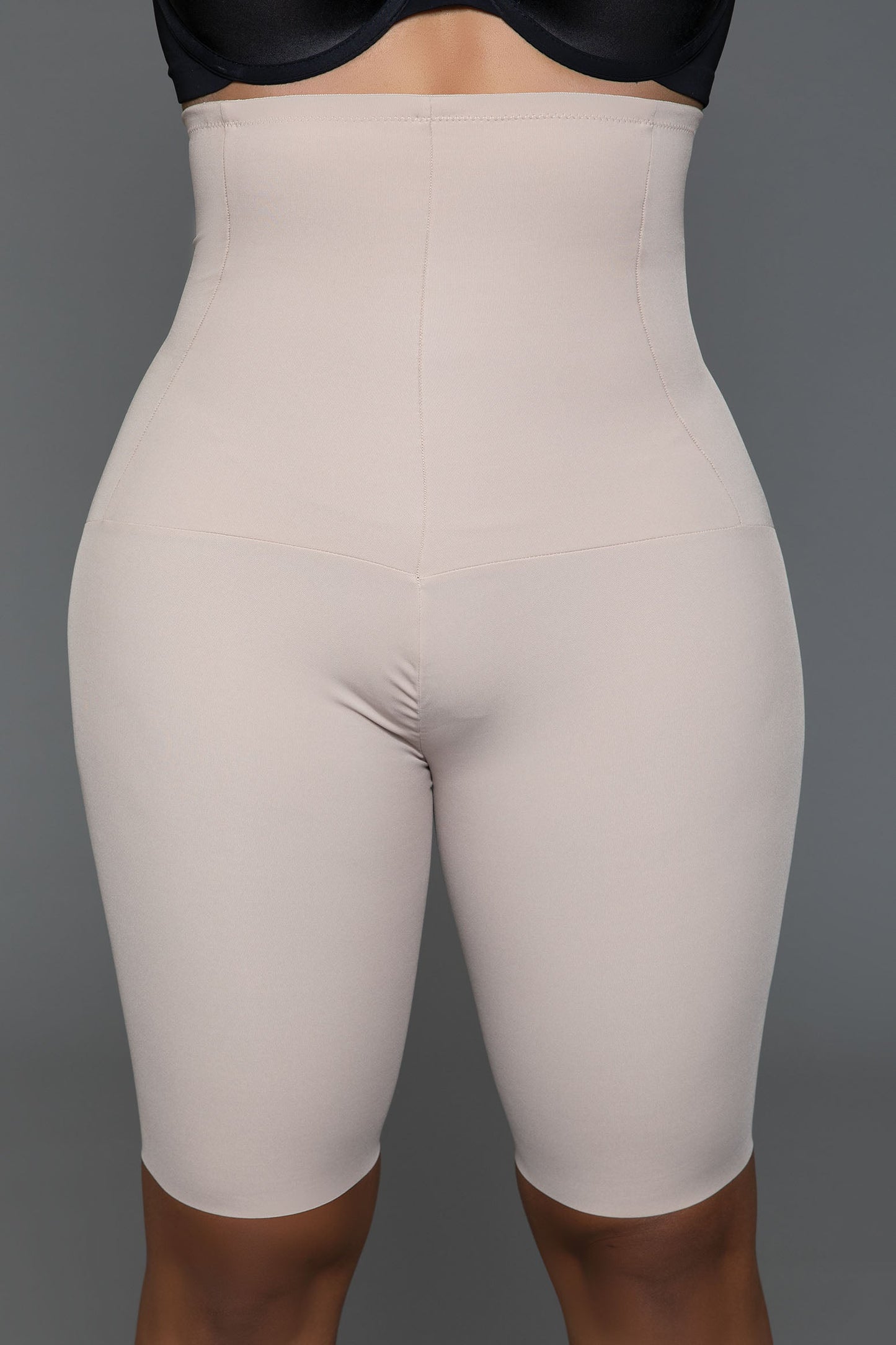 Elevate your confidence and comfort with our shape Sculpting Shaper Shorts. Designed for those who seek a smooth silhouette while keeping cool, the body shapewear shorts combine effective shaping with breathable comfort. High Waist Waist and tummy control Seamless hem