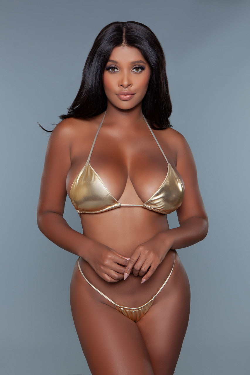 Make a splash this summer with swimwear that captures the glimmer of sun-kissed waters. The Nova bikini is designed for those who want to stand out, featuring a stunning metallic finish that reflects the light beautifully, ensuring all eyes are on you. Triangle cups Back tie halter neckline String skimpy thong bottom